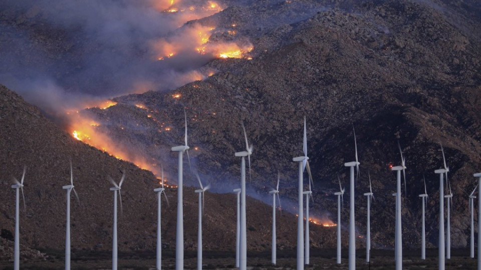 Огненият ад край Лос Анжелис се разраства | StandartNews.com