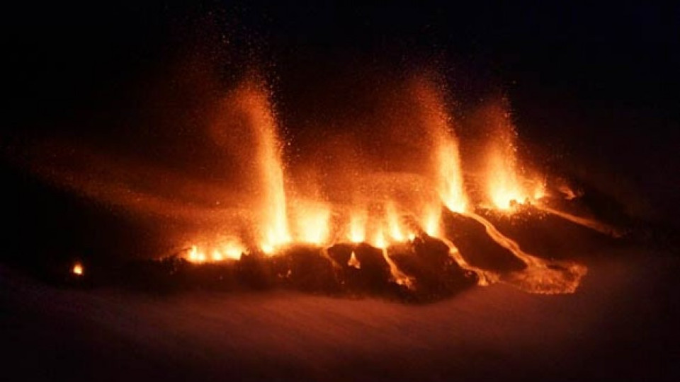 Вулкан изригна, уби петима | StandartNews.com
