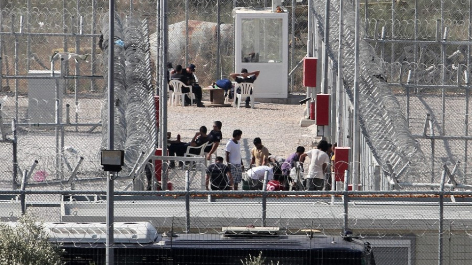 Имигранти вдигат бунт край Атина | StandartNews.com