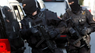 Полиция нахлу в сръбския футбол