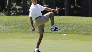 Обама пада на голф