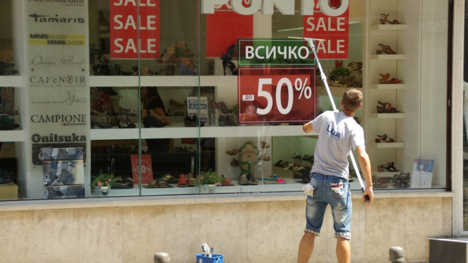 Цените на храни и облекло спадат и през юли | StandartNews.com