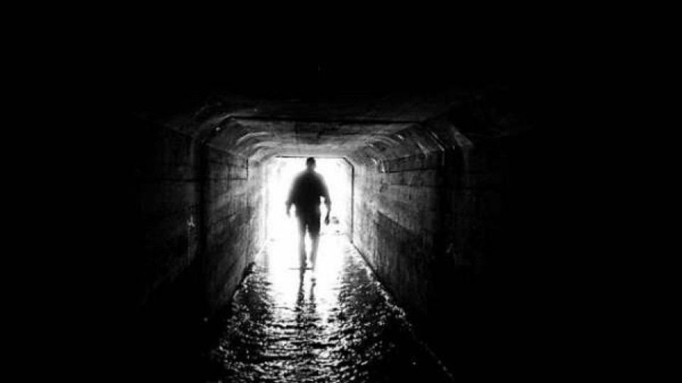 Разгадаха светлината в тунела преди смъртта | StandartNews.com