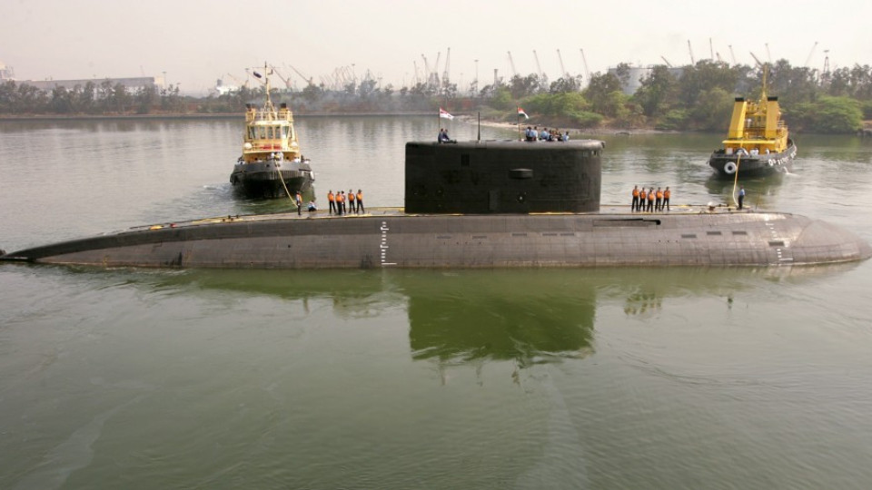 Пожар в подводница блокира 18 души на борда | StandartNews.com