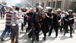 Десетки загинали при протестите в Египет