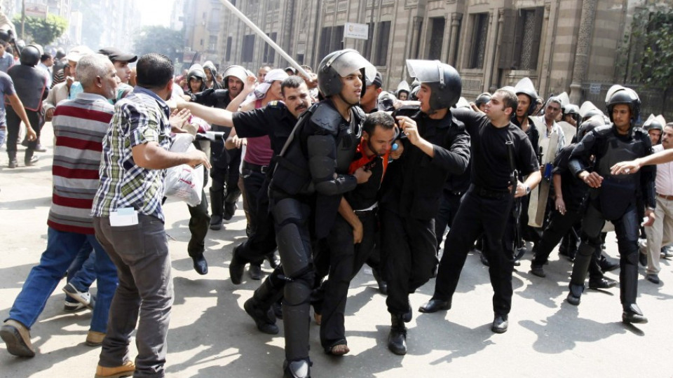 Десетки загинали при протестите в Египет | StandartNews.com