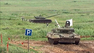 Русия проведе биатлон с танкове