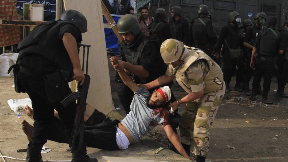 343 души са загинали при размириците в Египет | StandartNews.com
