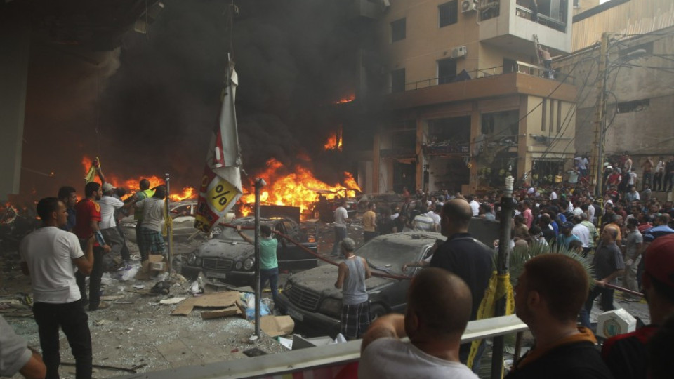 Кола-бомба уби десетки в Бейрут | StandartNews.com