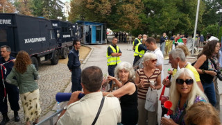 На живо: Протести придружават дебатите по бюджета