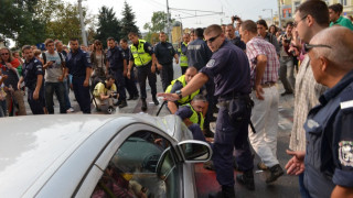 Депутатска кола прегази крака на полицай