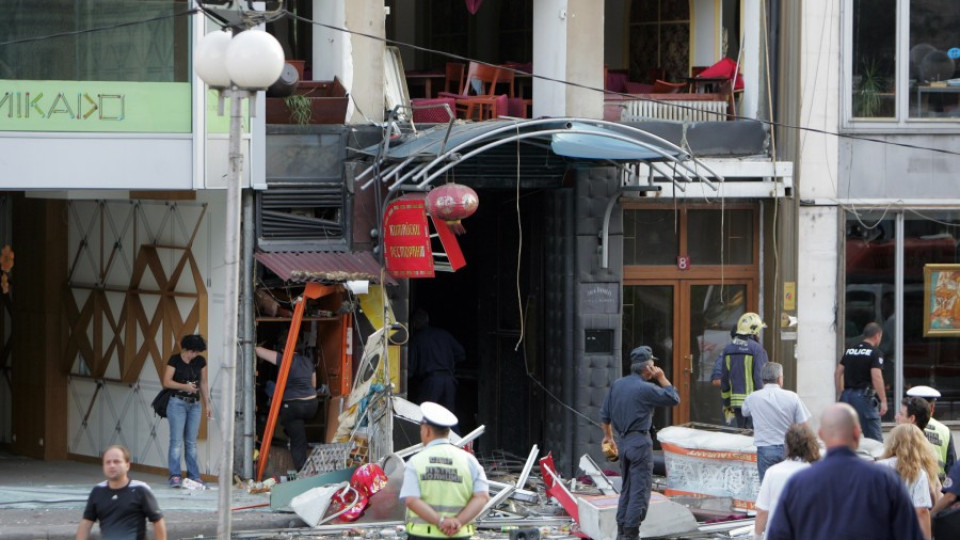 Оглеждат сградата след взрива в столичен ресторант | StandartNews.com