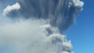 Японски вулкан изхвърли пепел на 5 хил. м във въздуха