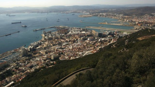 Испания иска да махнат бетонния риф на Гибралтар
