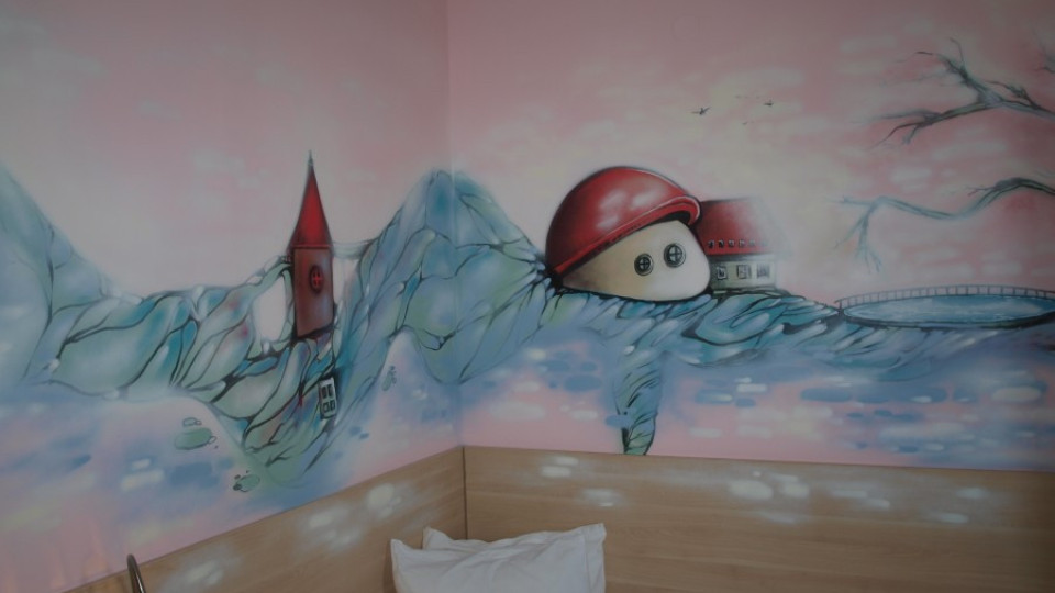 Изрисуваха с графити 11 хотелски стаи | StandartNews.com