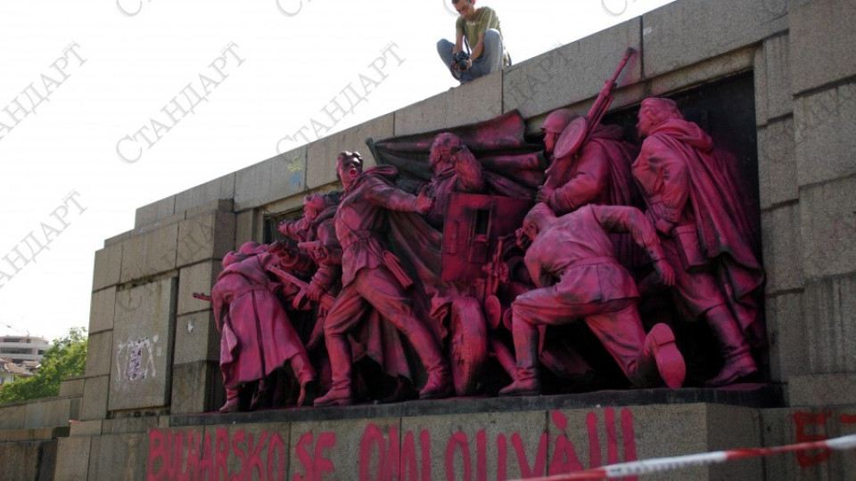 Вигенин не иска да се драматизира с боядисания паметник | StandartNews.com