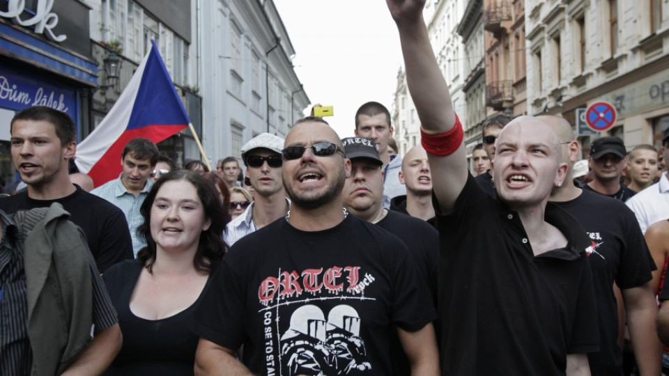 Омраза срещу роми подпали Чехия | StandartNews.com