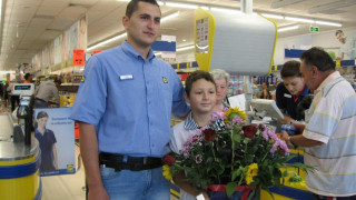 11-годишният Илиан бе първият клиент на "Лидл" - Добрич