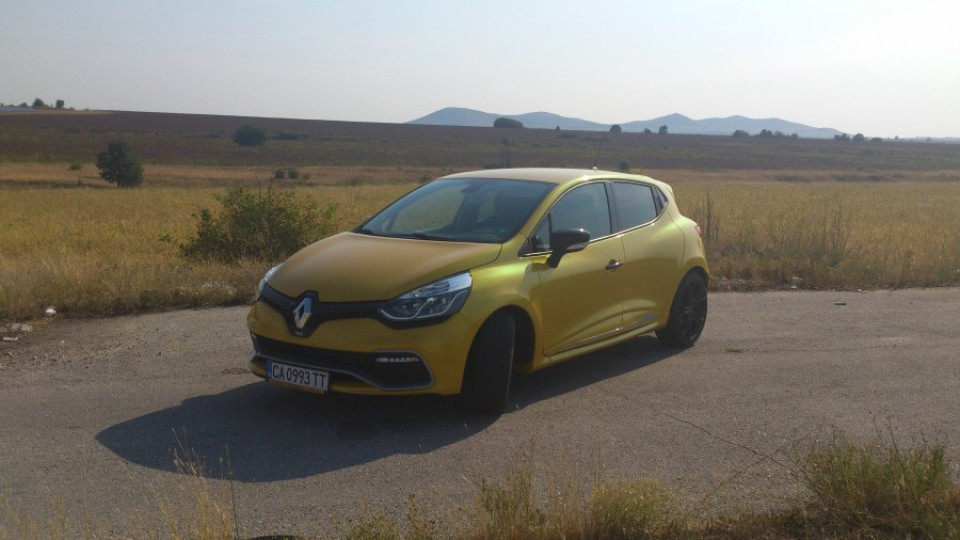 Лошото Clio R.S. | StandartNews.com