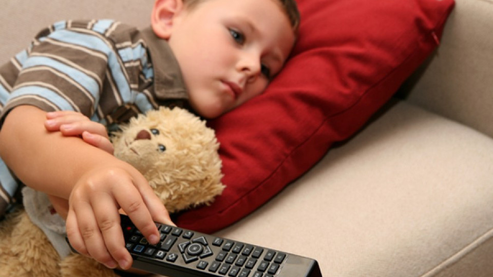 Телевизията прави децата нещастни, според специалисти | StandartNews.com
