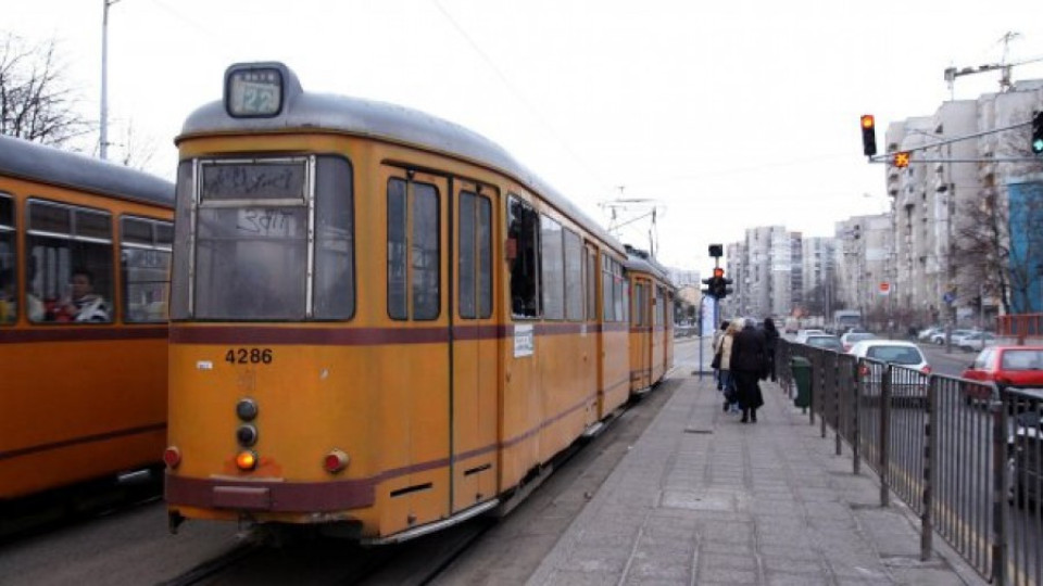 Трамвай блъсна пешеходка в столицата | StandartNews.com