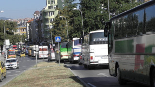 Протестиращи автобусни превозвачи задръстиха Благоевград