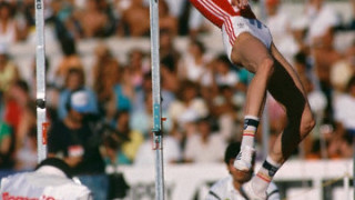 Световният рекорд на Стефка Костадинова навърши 26 години
