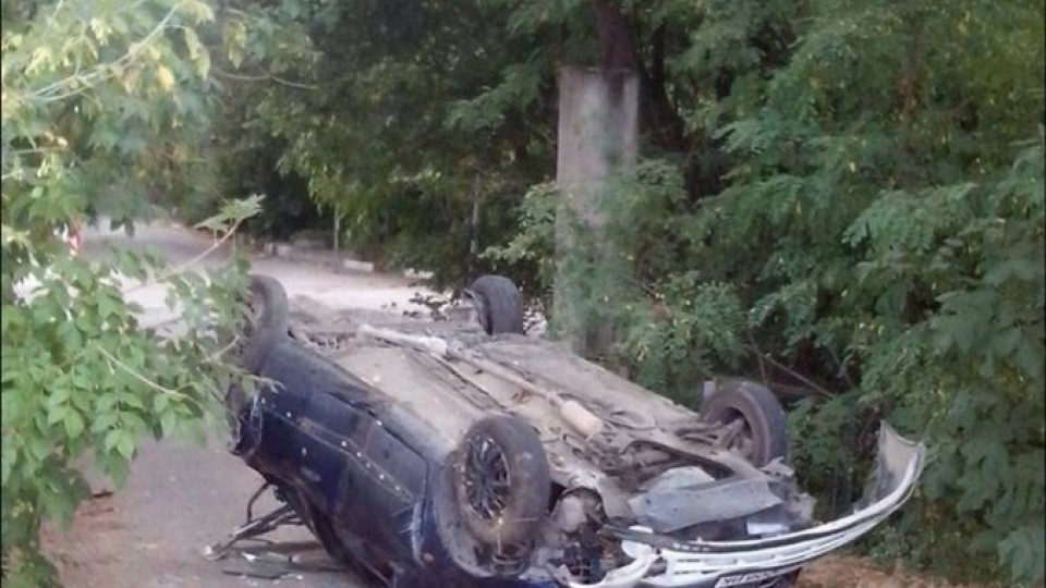 Петима ранени в кола, обърната по таван | StandartNews.com