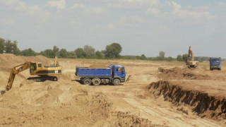 Алармират за незаконен добив на баластра