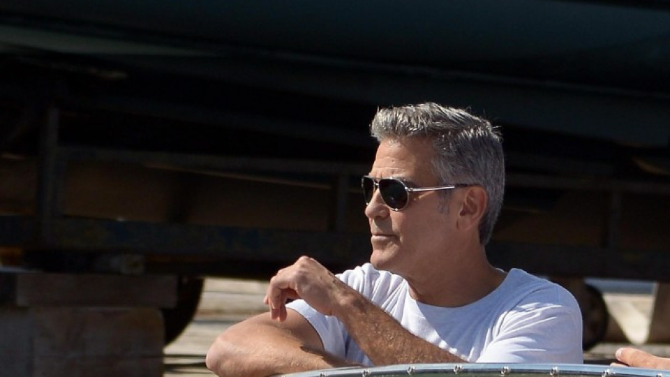 Клуни кара моторница без книжка | StandartNews.com