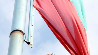 Започна подмяната на националните флагове в Пловдив 