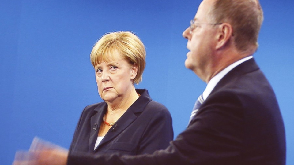Равен мач между Меркел и Щайнбрюк  | StandartNews.com