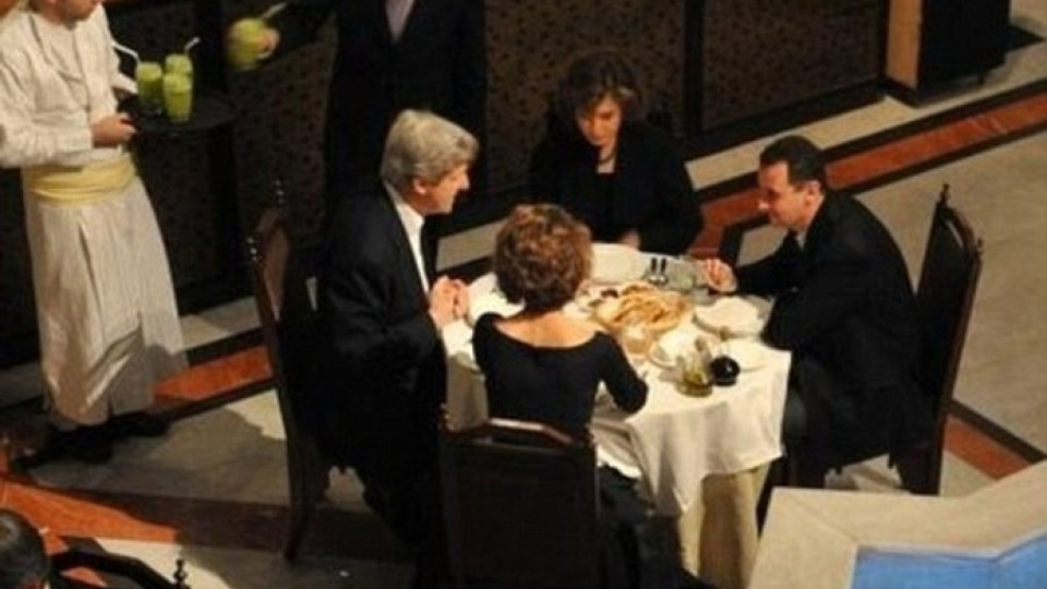 Снимка на Кери и Башар на вечеря взриви медиите | StandartNews.com
