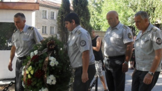 МВР почита жертвите на пожара в Бобов дол преди 14 г.