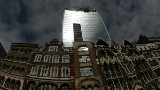 Небостъргач в Лондон се превърна в опасна лупа