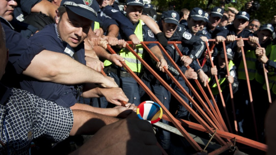 Обезщетяват полицаите за извънредния труд  | StandartNews.com