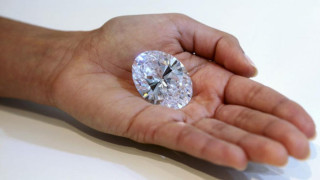 Представиха 118-каратов диамант на търг в Хонконг