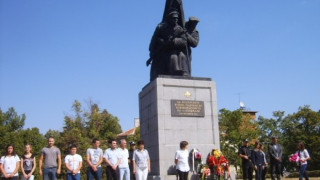 С военни маршове и венци Кърджали отбеляза Съединението