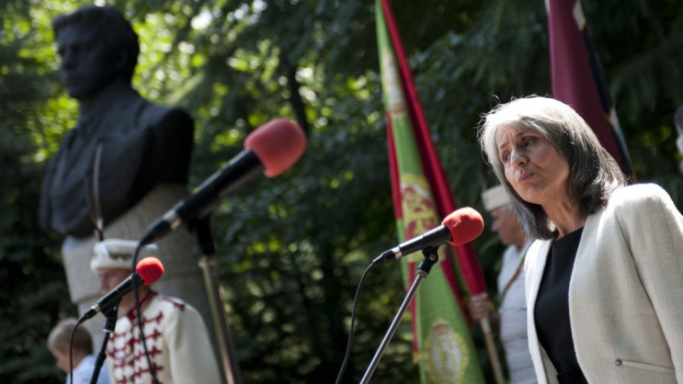 Маргарита Попова твърдо против военен удар в Сирия  | StandartNews.com