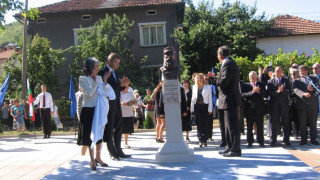 Отриха паметник на Стефан Дуньов в Чипровци