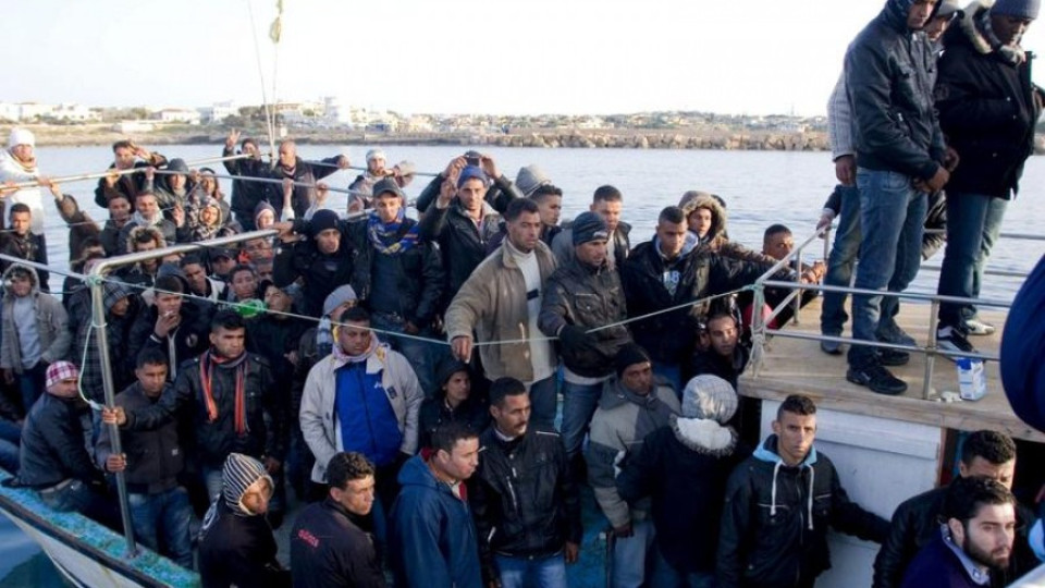 Спасиха стотици бежанци край Италия | StandartNews.com