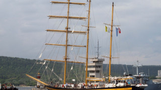 „Роял Хелена” развява националния флаг в регатата Tall Ship