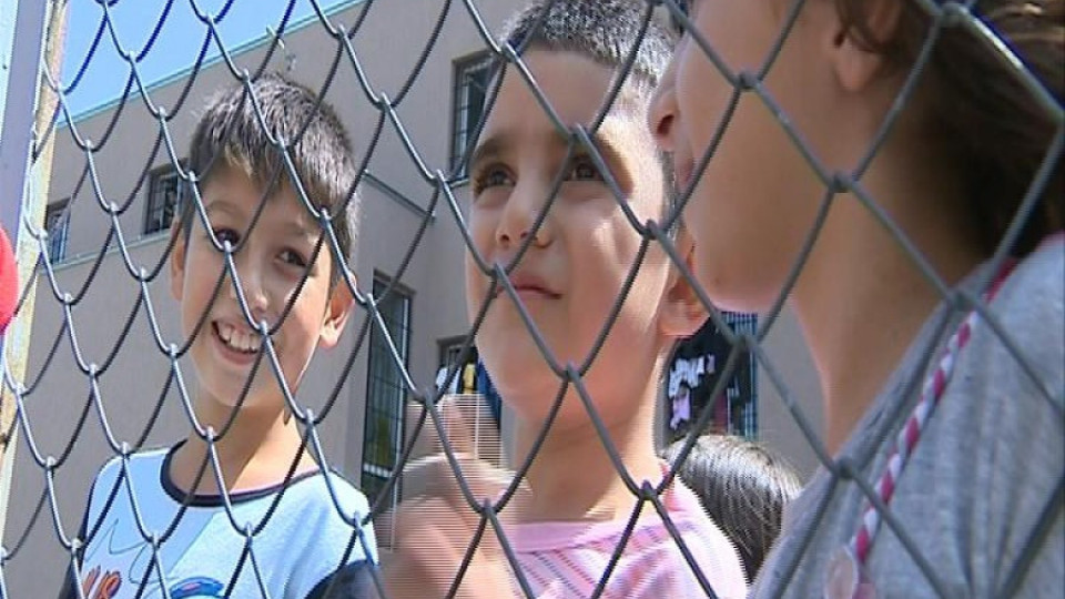 В Бургас откриха три пункта за бежанци | StandartNews.com