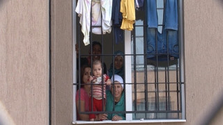 Чиновници в лагери искали: 1000 евро за статут на бежанец