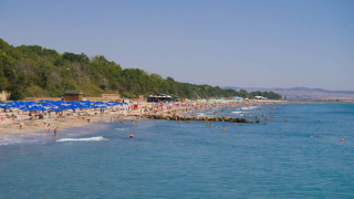 Безплатни чадъри на Северния плаж на Бургас