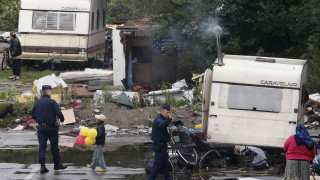Експулсират 100-тина българи от ромски бивак в Лил