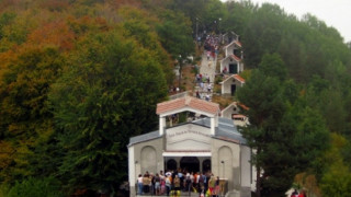 Миряни събираха дъждовна вода на Кръстов връх