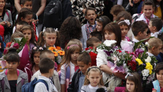 Учителите в Павликени с таблети в час