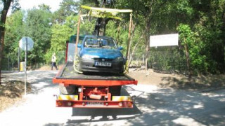 Паяк изтърва микробус и удари работник