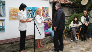 Художници подариха картини на община Благоевград